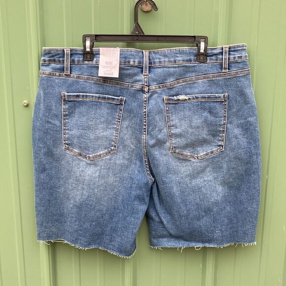 Women’s Denim Jean Bermuda Raw Hem Distressed Size 20 - Picture 3 of 3